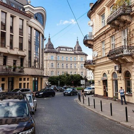 Lovely Apartment On Drahomanova Street Leópolis Exterior foto