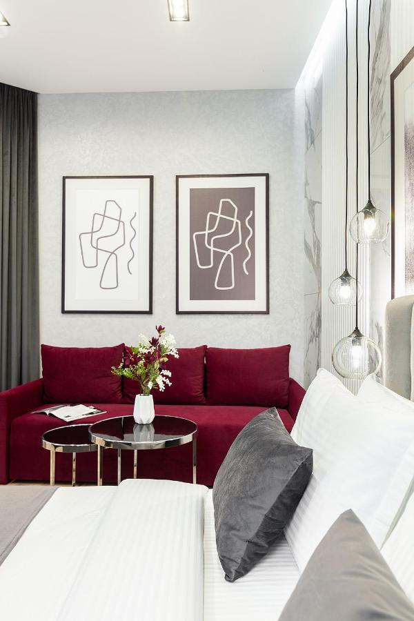 Lovely Apartment On Drahomanova Street Leópolis Exterior foto