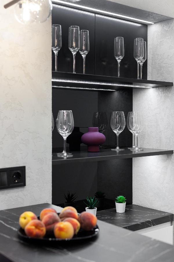 Lovely Apartment On Drahomanova Street Leópolis Exterior foto