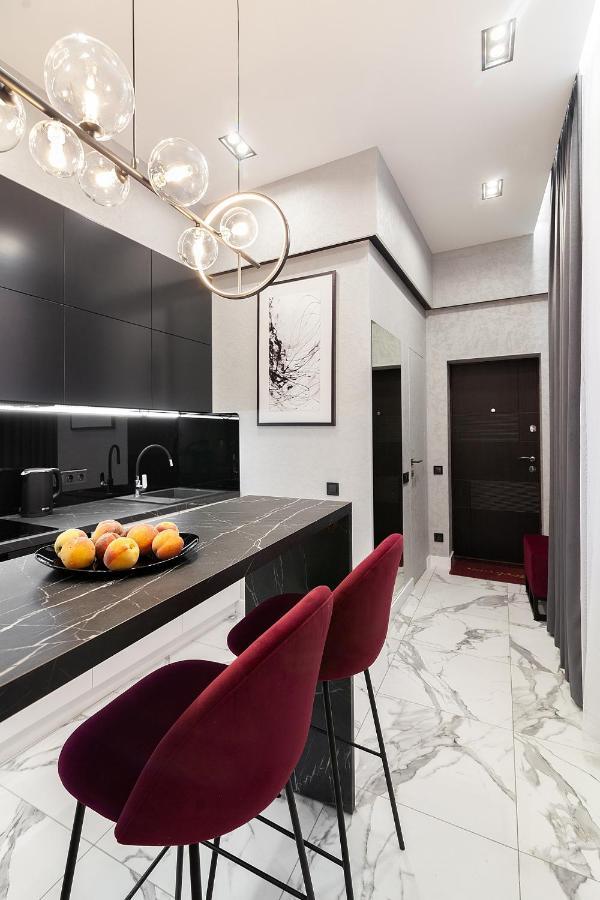 Lovely Apartment On Drahomanova Street Leópolis Exterior foto