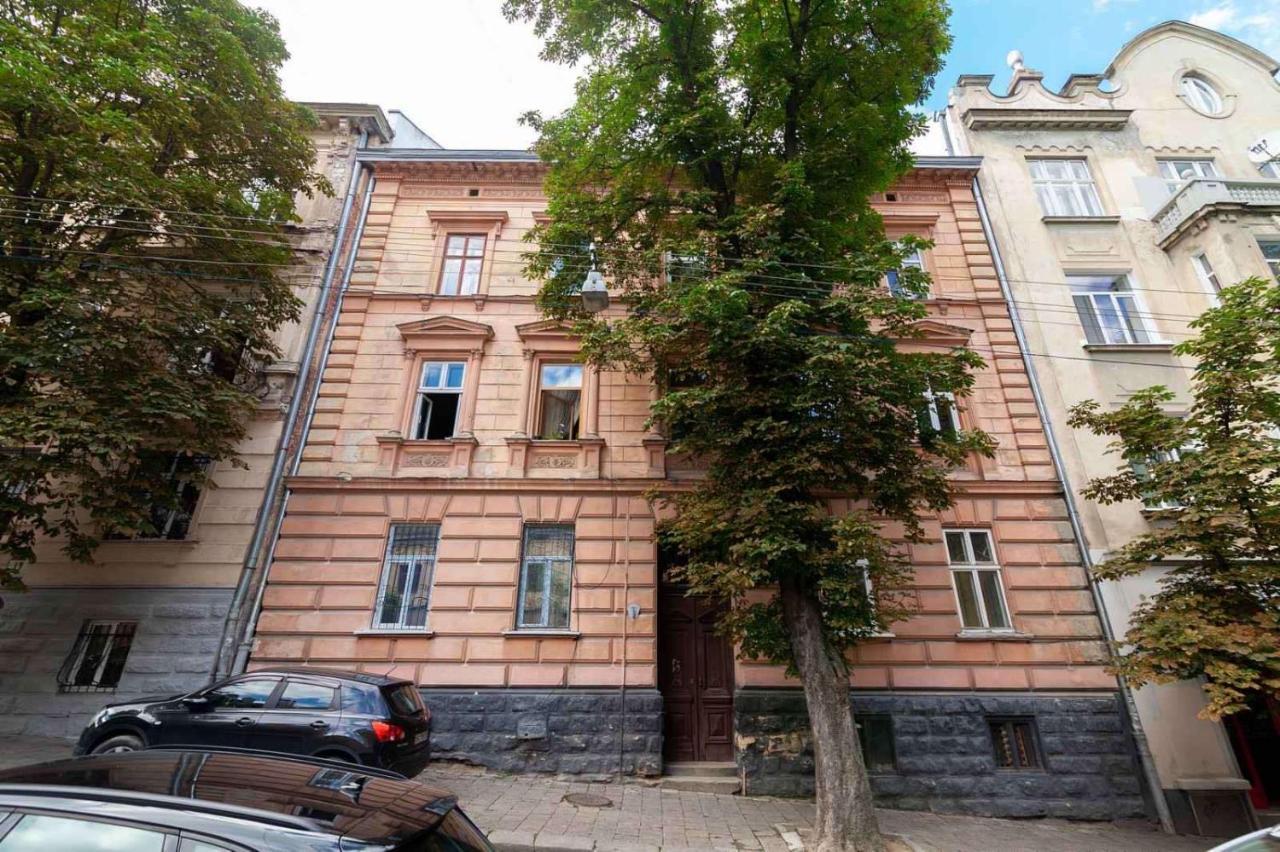 Lovely Apartment On Drahomanova Street Leópolis Exterior foto
