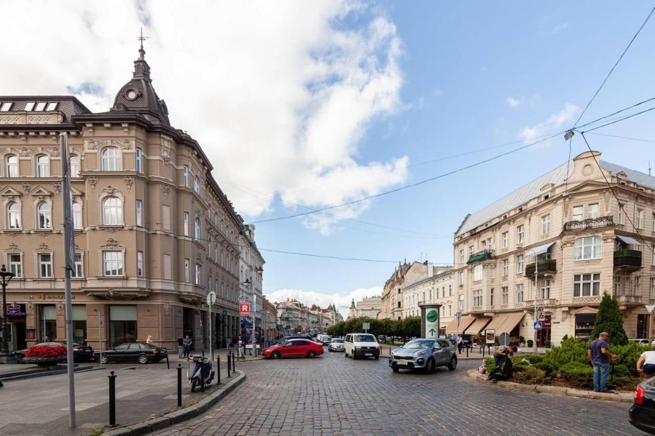 Lovely Apartment On Drahomanova Street Leópolis Exterior foto