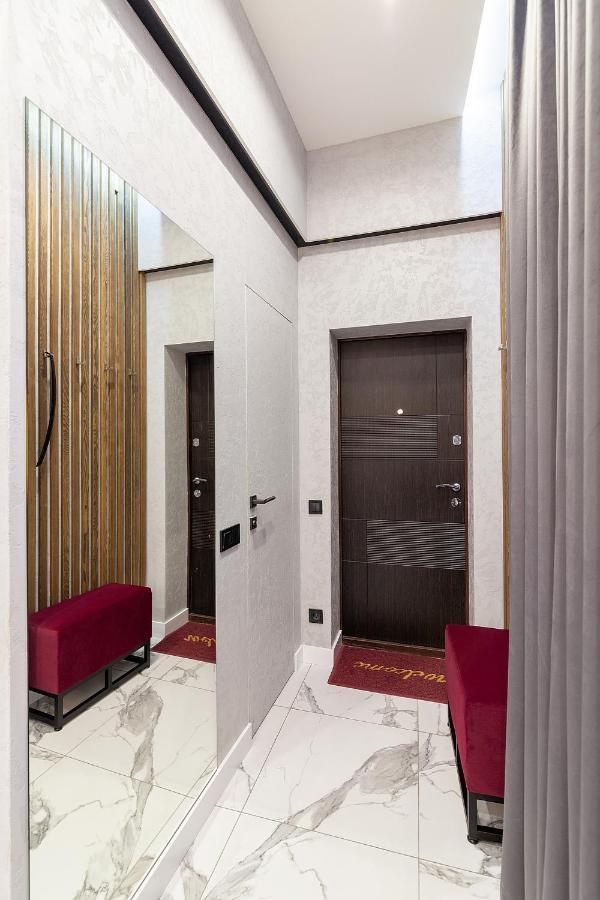 Lovely Apartment On Drahomanova Street Leópolis Exterior foto